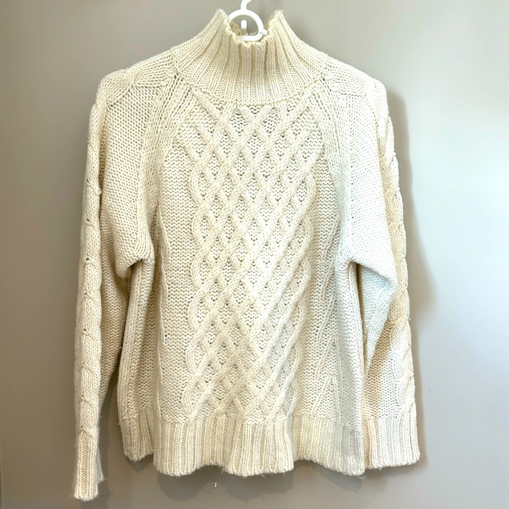 SOAKED by Luxury beautiful women’s cream cable knit sweater size L